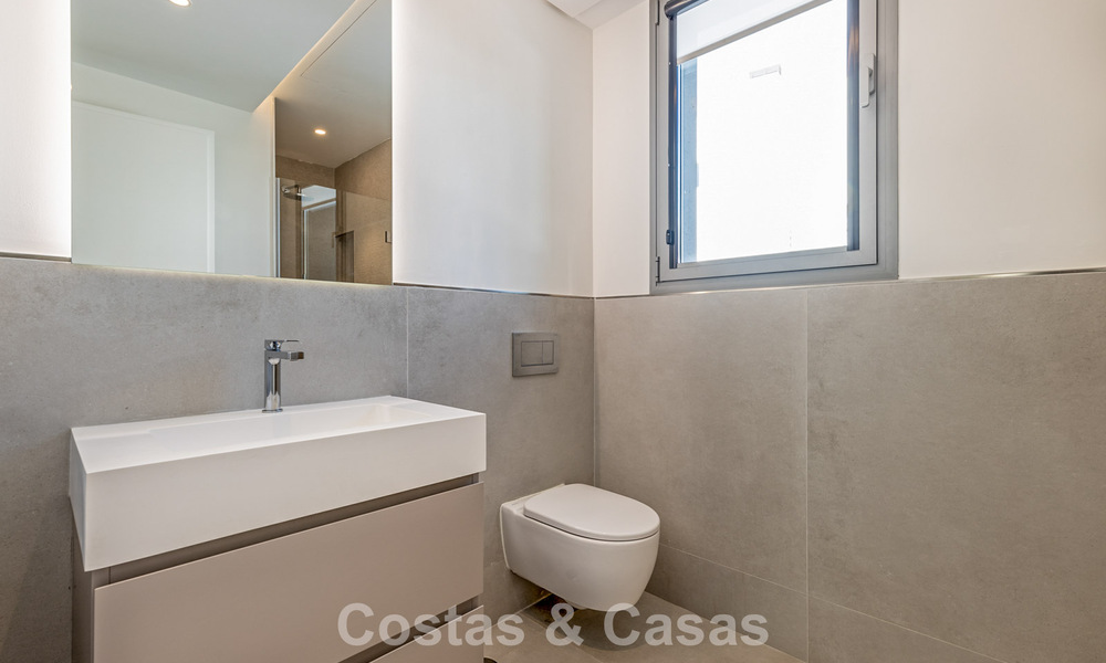 Casa pareada moderna en venta cerca de servicios en Guadalmina y del centro de San Pedro, Marbella 799898
