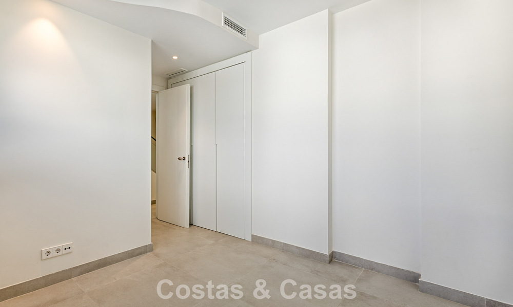 Casa pareada moderna en venta cerca de servicios en Guadalmina y del centro de San Pedro, Marbella 799899