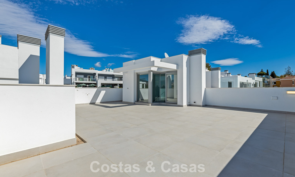 Casa pareada moderna en venta cerca de servicios en Guadalmina y del centro de San Pedro, Marbella 799902