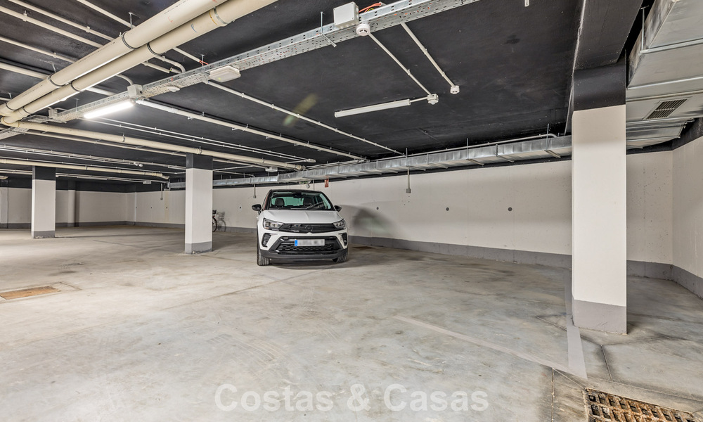 Casa pareada moderna en venta cerca de servicios en Guadalmina y del centro de San Pedro, Marbella 799903