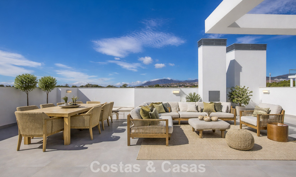 Casa pareada moderna en venta cerca de servicios en Guadalmina y del centro de San Pedro, Marbella 799910