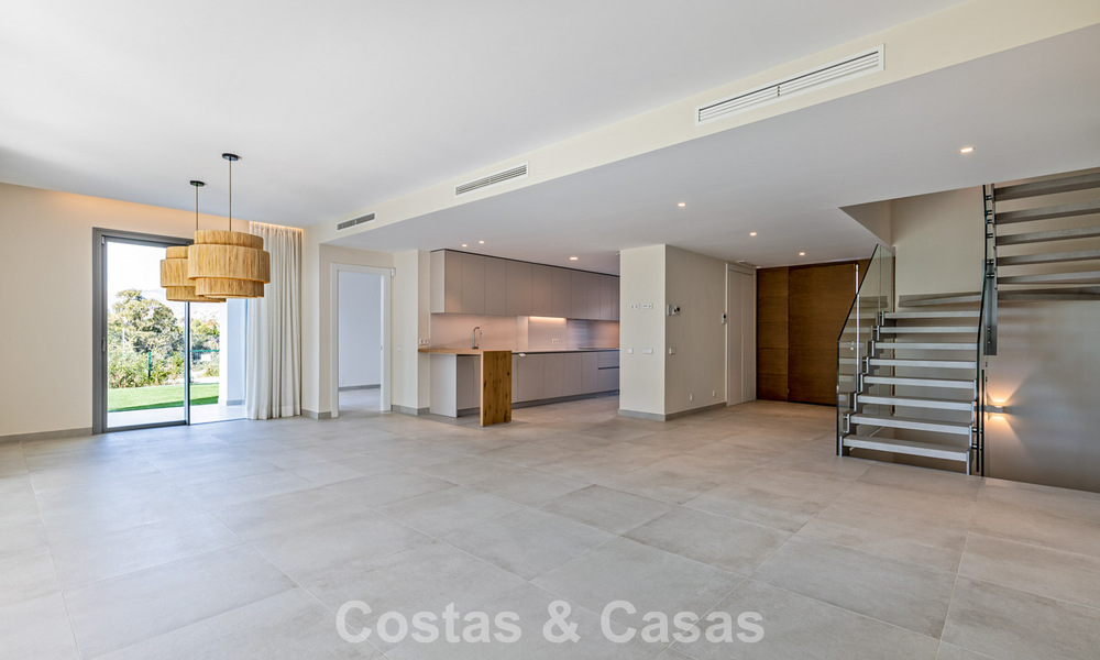 Casa pareada moderna en venta cerca de servicios en Guadalmina y del centro de San Pedro, Marbella 799912