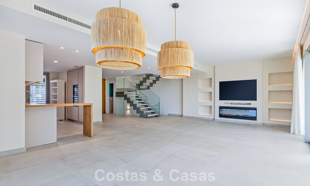 Casa pareada moderna en venta cerca de servicios en Guadalmina y del centro de San Pedro, Marbella 799913