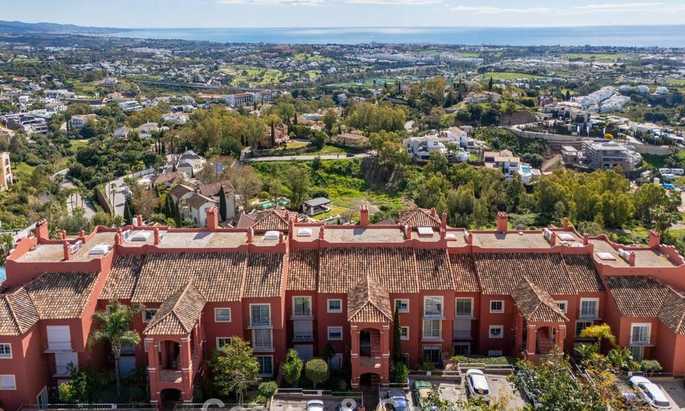Ático totalmente reformado de alto nivel con espectaculares vistas al mar en venta en Marbella - Benahavís 800036
