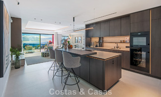 Ático totalmente reformado de alto nivel con espectaculares vistas al mar en venta en Marbella - Benahavís 800043 