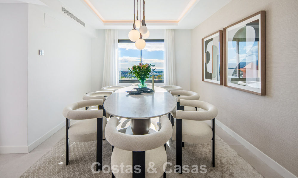 Ático totalmente reformado de alto nivel con espectaculares vistas al mar en venta en Marbella - Benahavís 800048