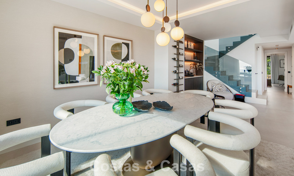 Ático totalmente reformado de alto nivel con espectaculares vistas al mar en venta en Marbella - Benahavís 800051