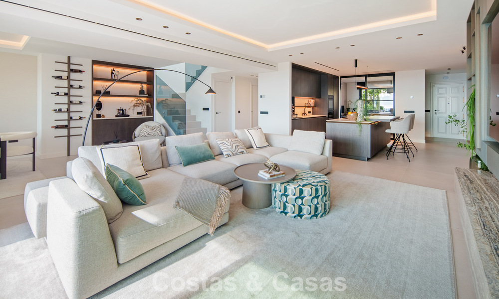 Ático totalmente reformado de alto nivel con espectaculares vistas al mar en venta en Marbella - Benahavís 800052