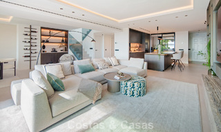 Ático totalmente reformado de alto nivel con espectaculares vistas al mar en venta en Marbella - Benahavís 800052 