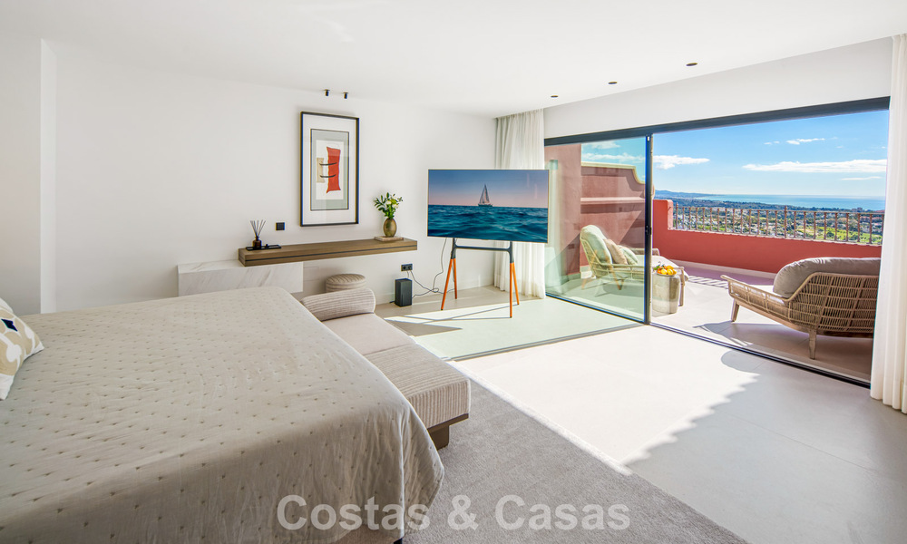 Ático totalmente reformado de alto nivel con espectaculares vistas al mar en venta en Marbella - Benahavís 800057