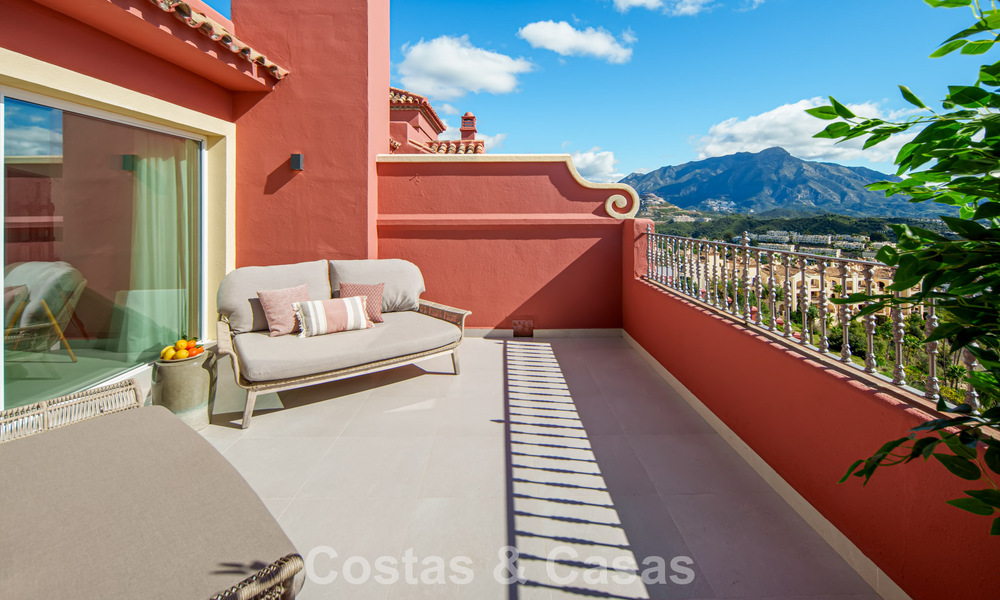 Ático totalmente reformado de alto nivel con espectaculares vistas al mar en venta en Marbella - Benahavís 800063