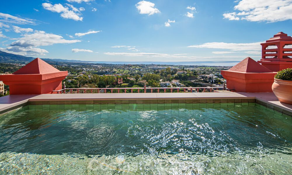 Ático totalmente reformado de alto nivel con espectaculares vistas al mar en venta en Marbella - Benahavís 800067