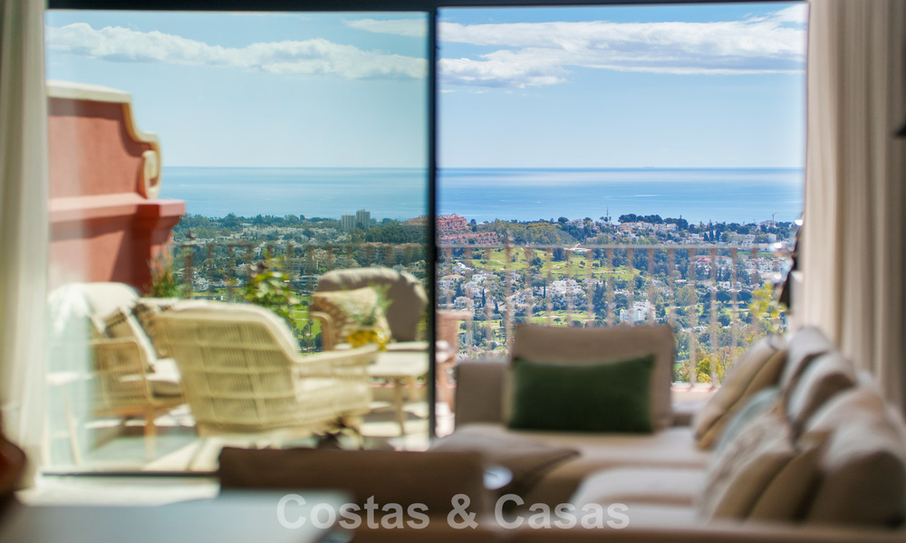 Ático totalmente reformado de alto nivel con espectaculares vistas al mar en venta en Marbella - Benahavís 800078