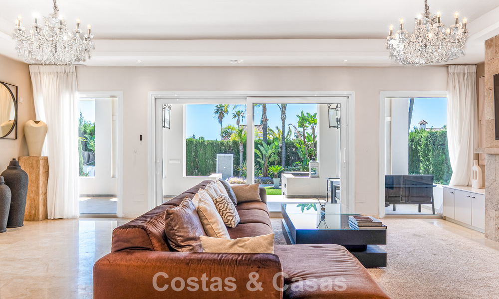 Lujosa villa con planta de entretenimiento en venta en Nueva Andalucía, Marbella 799976