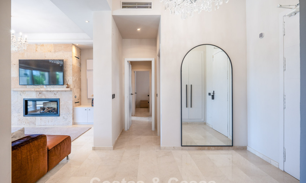 Lujosa villa con planta de entretenimiento en venta en Nueva Andalucía, Marbella 799978