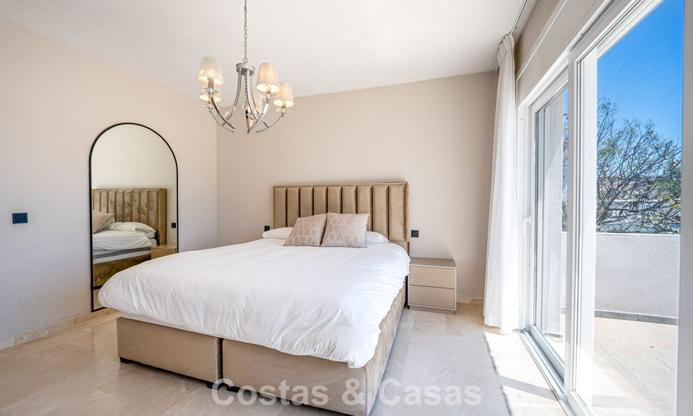 Lujosa villa con planta de entretenimiento en venta en Nueva Andalucía, Marbella 799990