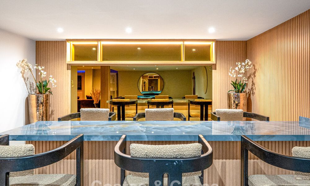 Lujosa villa con planta de entretenimiento en venta en Nueva Andalucía, Marbella 799998
