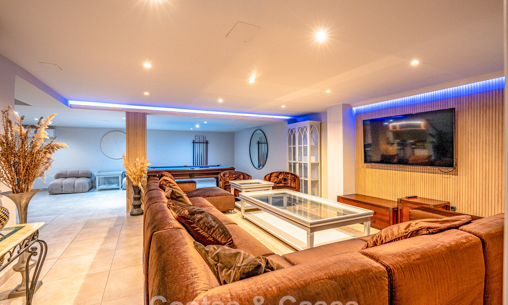 Lujosa villa con planta de entretenimiento en venta en Nueva Andalucía, Marbella 800003