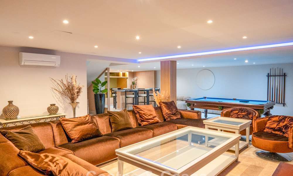Lujosa villa con planta de entretenimiento en venta en Nueva Andalucía, Marbella 800010