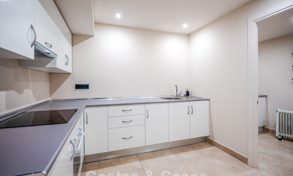 Lujosa villa con planta de entretenimiento en venta en Nueva Andalucía, Marbella 800011