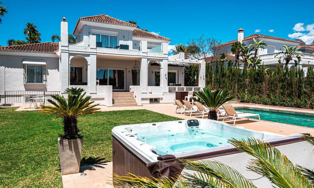 Lujosa villa con planta de entretenimiento en venta en Nueva Andalucía, Marbella 800013