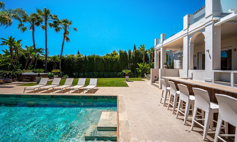Lujosa villa con planta de entretenimiento en venta en Nueva Andalucía, Marbella 800016