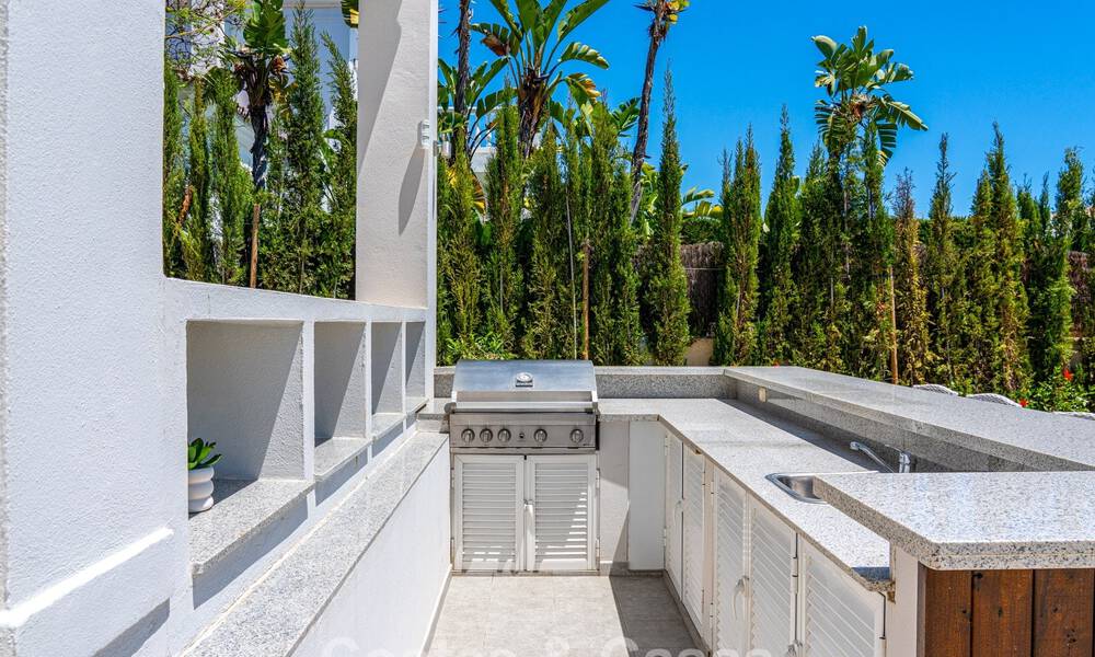 Lujosa villa con planta de entretenimiento en venta en Nueva Andalucía, Marbella 800019