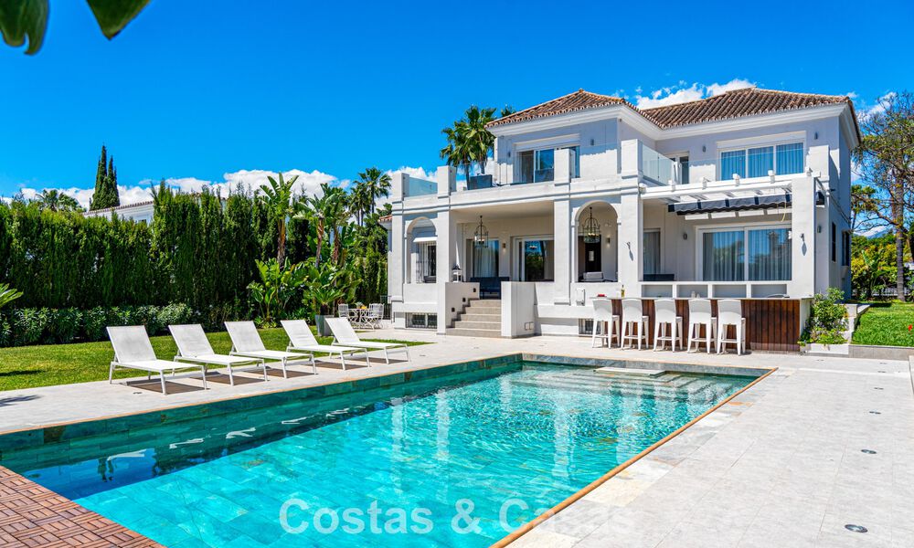 Lujosa villa con planta de entretenimiento en venta en Nueva Andalucía, Marbella 800025
