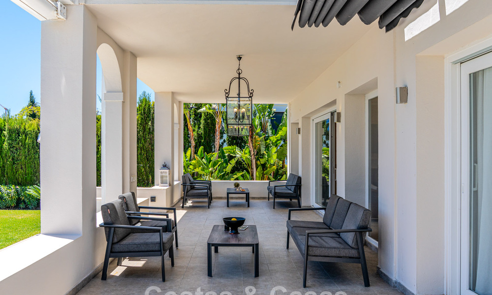 Lujosa villa con planta de entretenimiento en venta en Nueva Andalucía, Marbella 800027