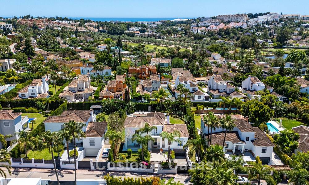 Lujosa villa con planta de entretenimiento en venta en Nueva Andalucía, Marbella 800030