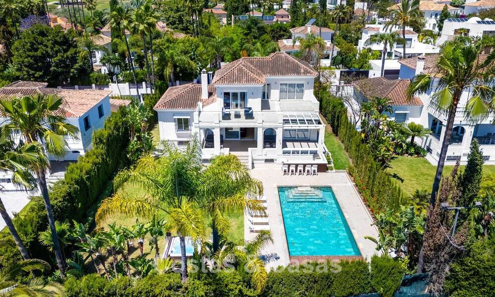 Lujosa villa con planta de entretenimiento en venta en Nueva Andalucía, Marbella 800031