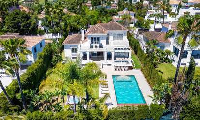Lujosa villa con planta de entretenimiento en venta en Nueva Andalucía, Marbella 800031