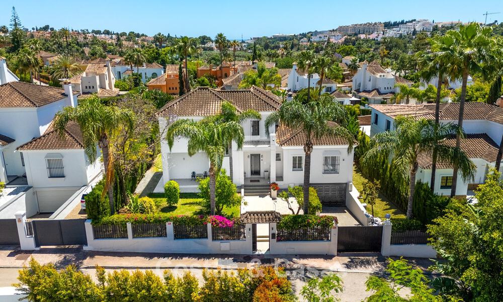 Lujosa villa con planta de entretenimiento en venta en Nueva Andalucía, Marbella 800033