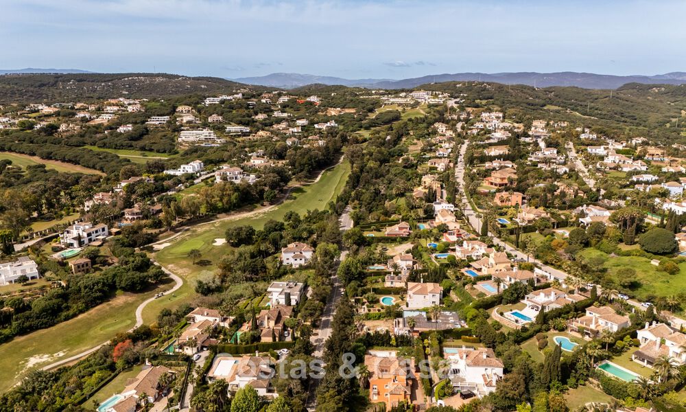 Preciosa villa andaluza contemporánea reformada con vistas panorámicas al mar en venta en Sotogrande, Costa del Sol 799836