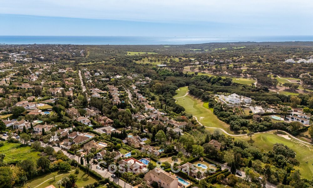 Preciosa villa andaluza contemporánea reformada con vistas panorámicas al mar en venta en Sotogrande, Costa del Sol 799838