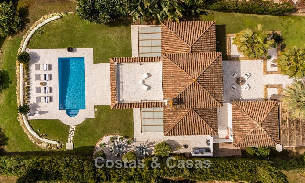 Preciosa villa andaluza contemporánea reformada con vistas panorámicas al mar en venta en Sotogrande, Costa del Sol 799840