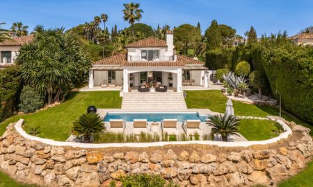 Preciosa villa andaluza contemporánea reformada con vistas panorámicas al mar en venta en Sotogrande, Costa del Sol 799841