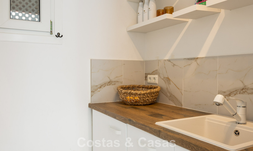 Preciosa villa andaluza contemporánea reformada con vistas panorámicas al mar en venta en Sotogrande, Costa del Sol 799842