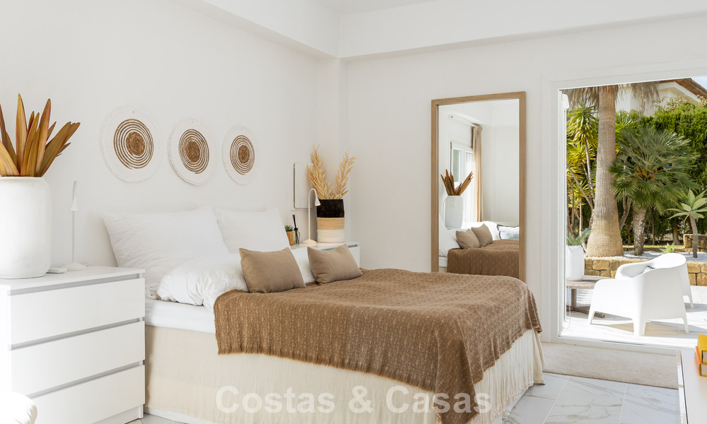 Preciosa villa andaluza contemporánea reformada con vistas panorámicas al mar en venta en Sotogrande, Costa del Sol 799845