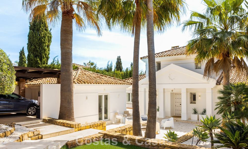 Preciosa villa andaluza contemporánea reformada con vistas panorámicas al mar en venta en Sotogrande, Costa del Sol 799847
