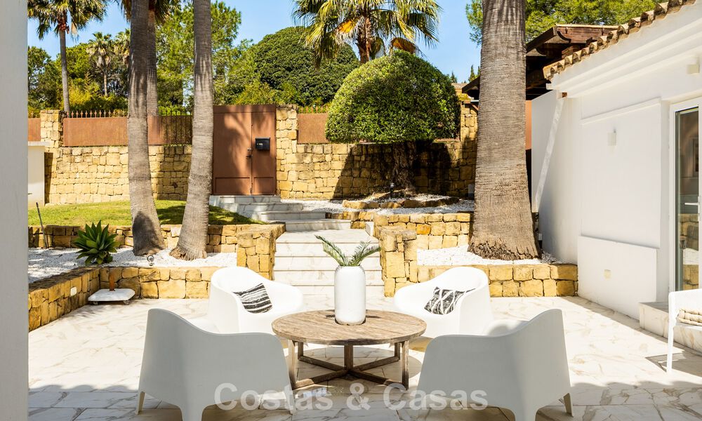 Preciosa villa andaluza contemporánea reformada con vistas panorámicas al mar en venta en Sotogrande, Costa del Sol 799849