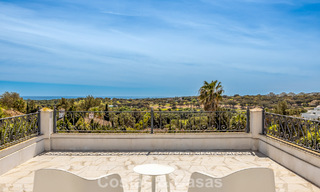Preciosa villa andaluza contemporánea reformada con vistas panorámicas al mar en venta en Sotogrande, Costa del Sol 799855 