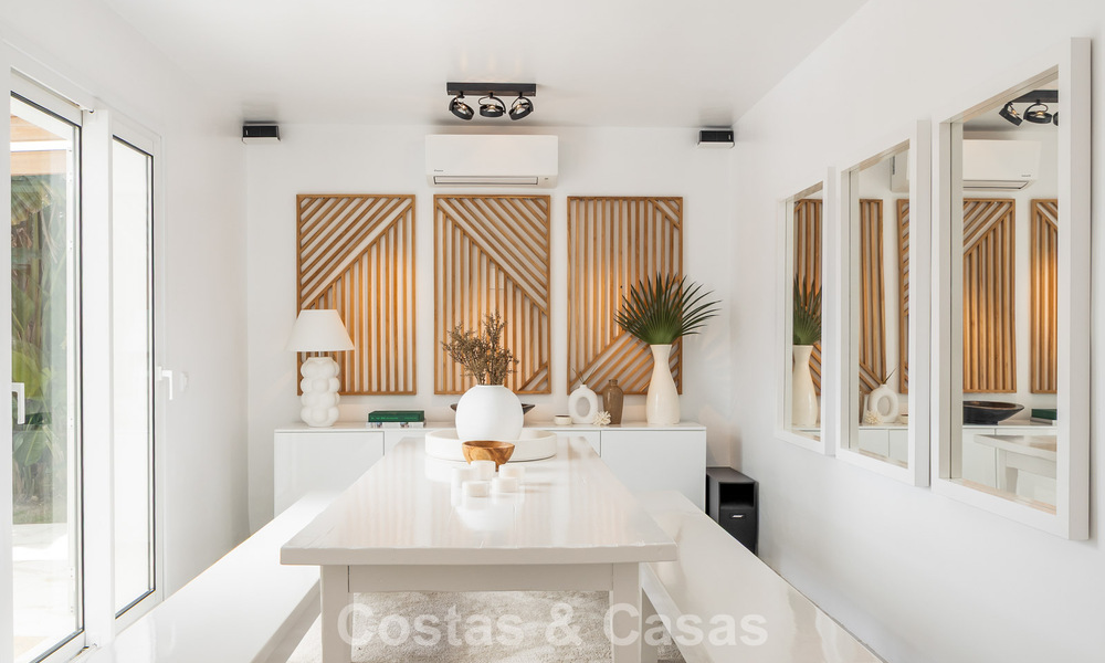 Preciosa villa andaluza contemporánea reformada con vistas panorámicas al mar en venta en Sotogrande, Costa del Sol 799859