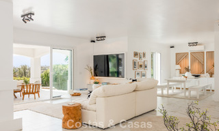 Preciosa villa andaluza contemporánea reformada con vistas panorámicas al mar en venta en Sotogrande, Costa del Sol 799860 