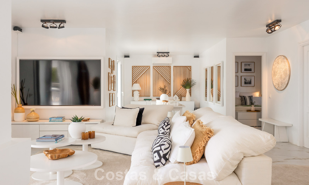 Preciosa villa andaluza contemporánea reformada con vistas panorámicas al mar en venta en Sotogrande, Costa del Sol 799861
