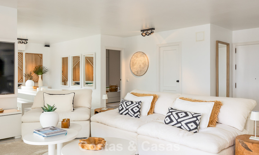 Preciosa villa andaluza contemporánea reformada con vistas panorámicas al mar en venta en Sotogrande, Costa del Sol 799862