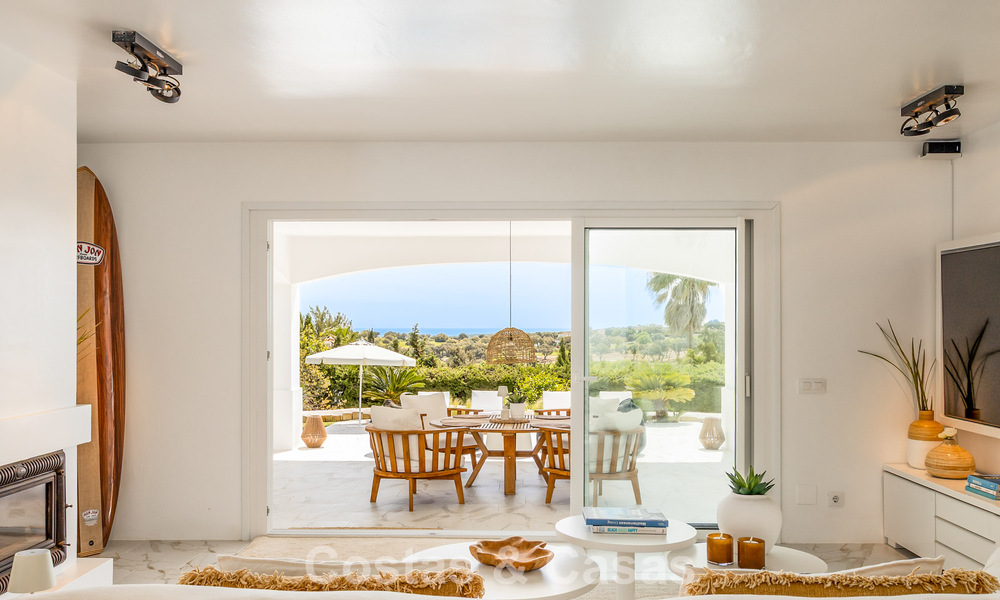 Preciosa villa andaluza contemporánea reformada con vistas panorámicas al mar en venta en Sotogrande, Costa del Sol 799863