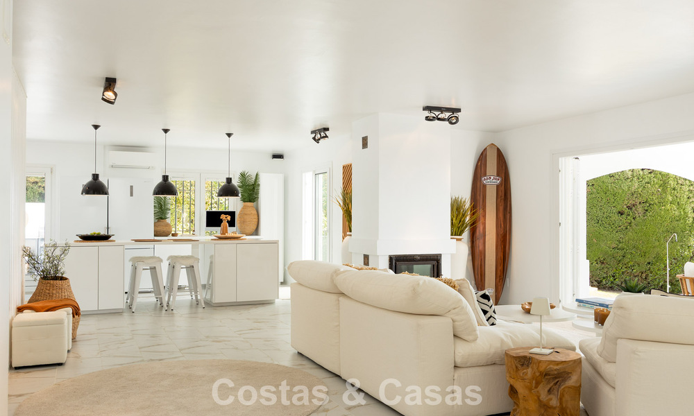 Preciosa villa andaluza contemporánea reformada con vistas panorámicas al mar en venta en Sotogrande, Costa del Sol 799864
