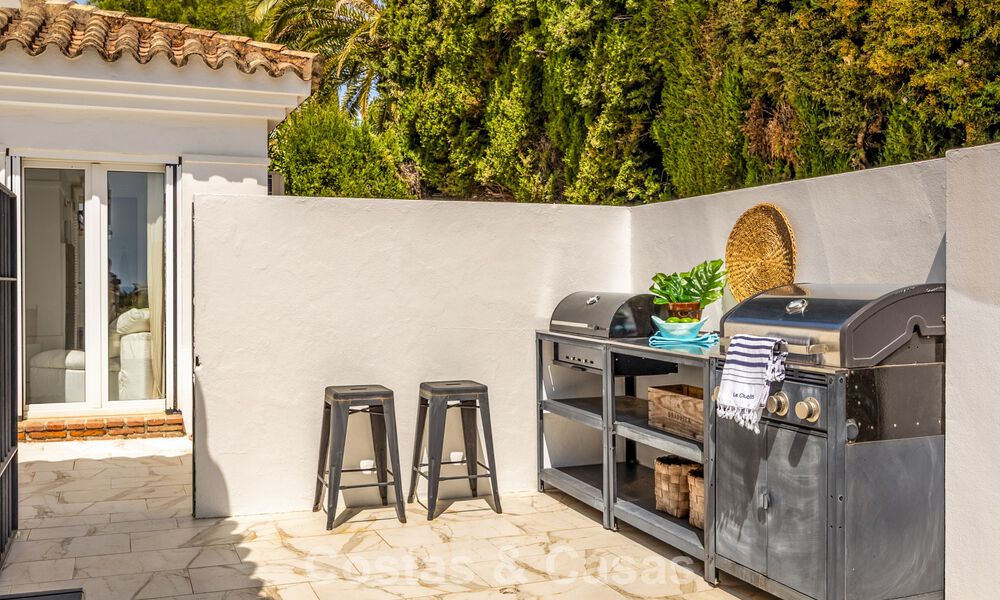 Preciosa villa andaluza contemporánea reformada con vistas panorámicas al mar en venta en Sotogrande, Costa del Sol 799870