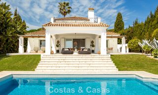 Preciosa villa andaluza contemporánea reformada con vistas panorámicas al mar en venta en Sotogrande, Costa del Sol 799877 